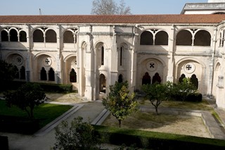 Cerca do Mosteiro de Alcobaça