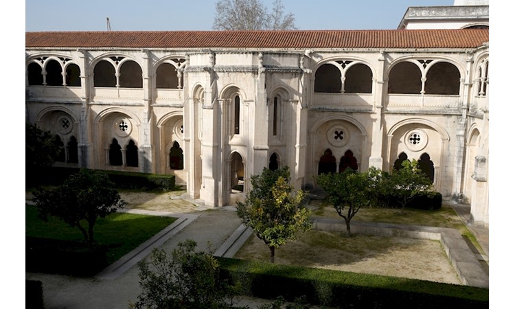 Cerca do Mosteiro de Alcobaça