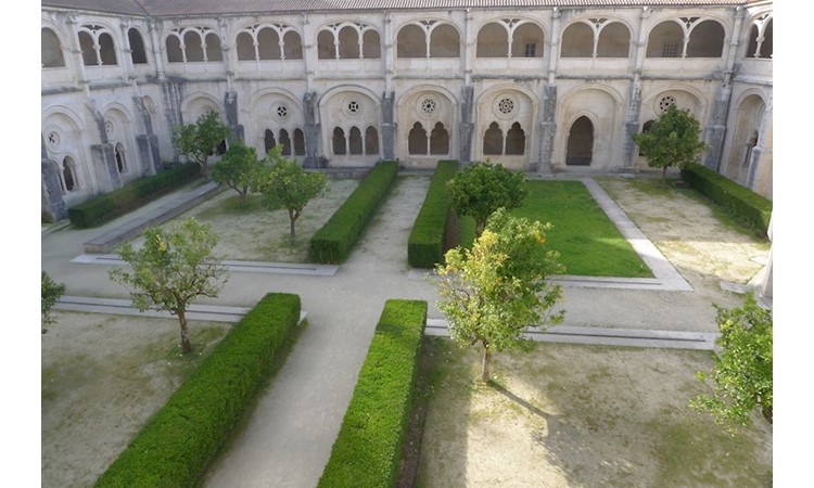 Cerca do Mosteiro de Alcobaça