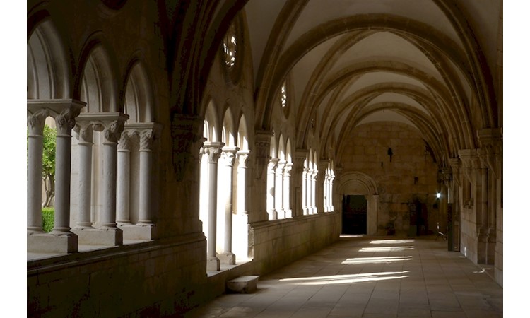 Cerca do Mosteiro de Alcobaça